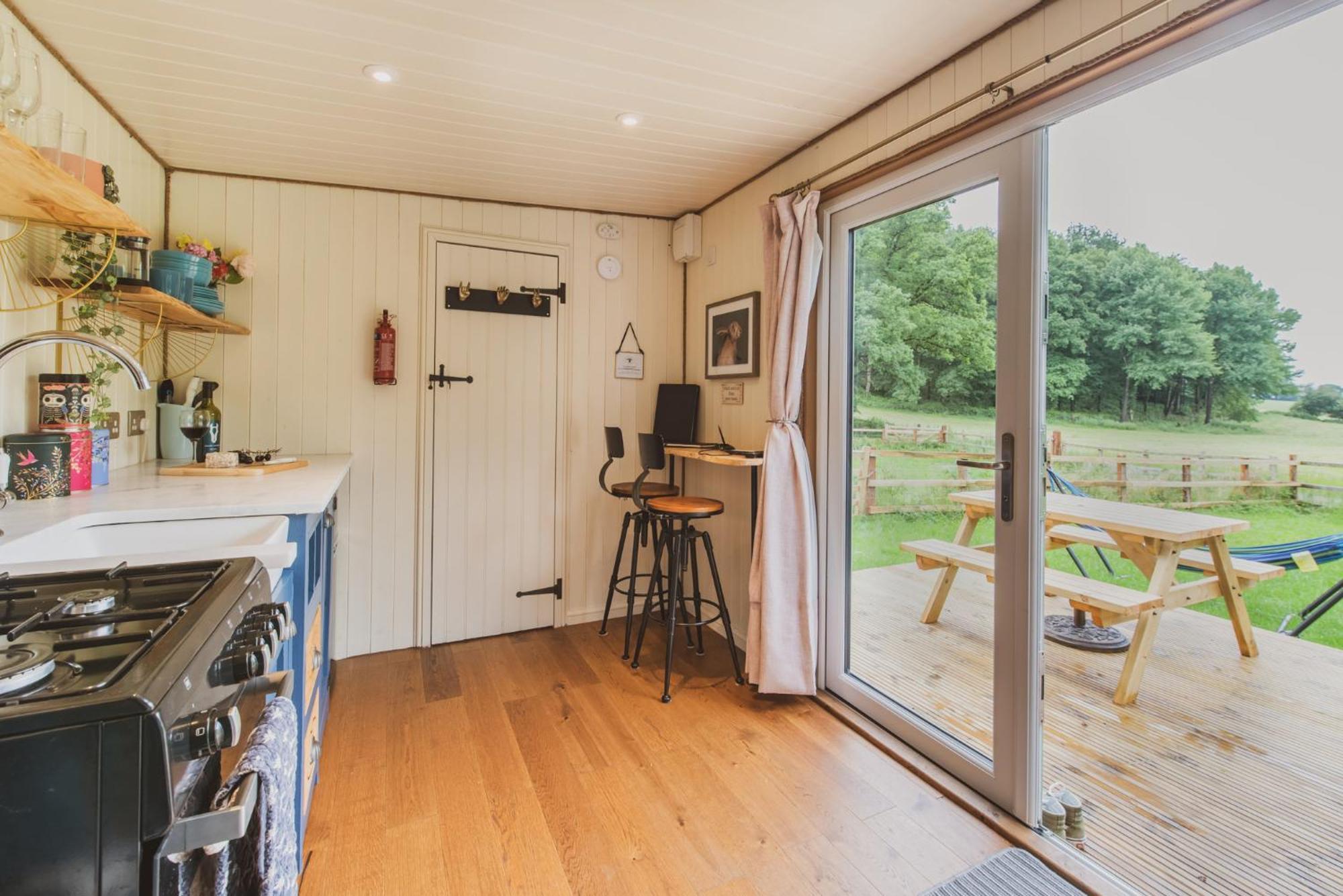 The Hideaway At Hiddenwood Glamping Hotel Corsley Ngoại thất bức ảnh